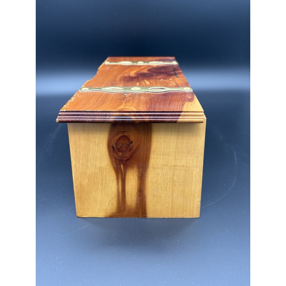 Vintage Cedar Wood Box Wisconsin Dells Souvenir Keepsake Trinket Chest Art Deco - Picture 10 of 13